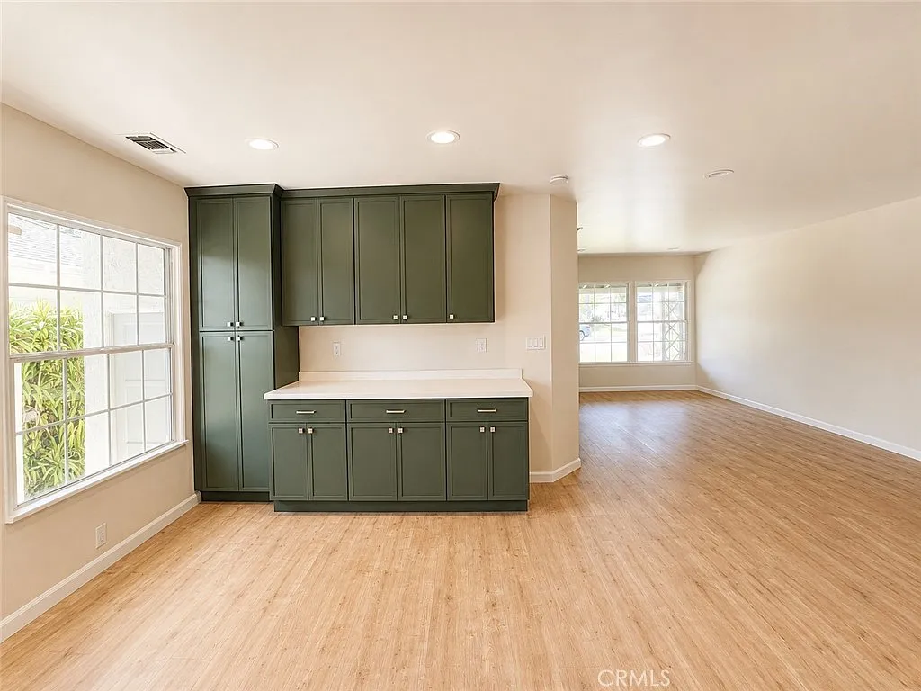 3 bed, 1196 sqft, $5,000 — Photo 4