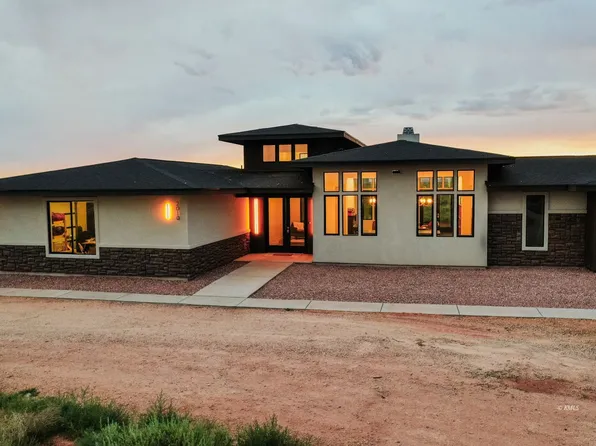 2010 S Lost Springs Dr, Kanab, UT 84741