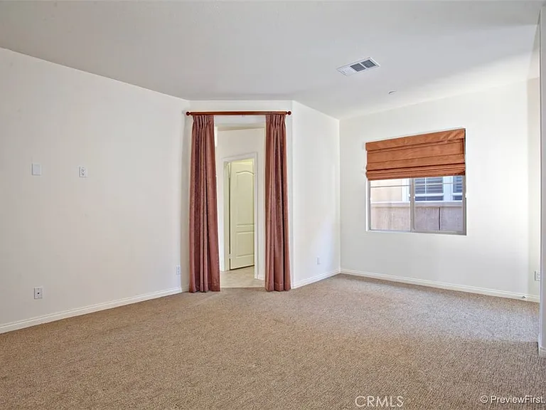 34 Roycroft — Photo 18