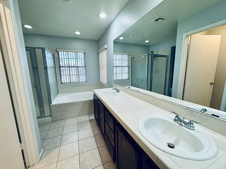 2581 Silver Shadow Dr — Photo 16