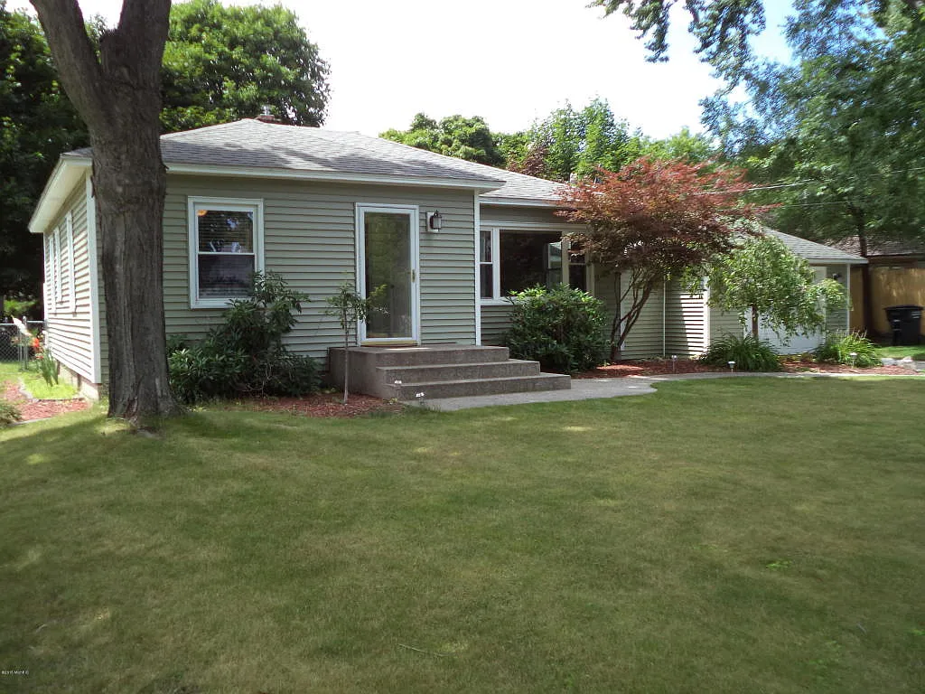 3939 Bennett St photo 1