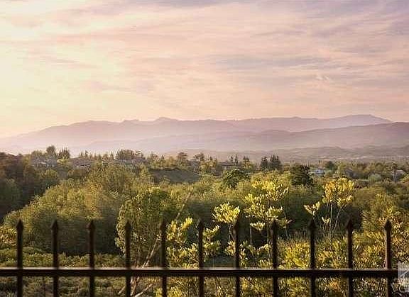 Sweeping views of the valley!