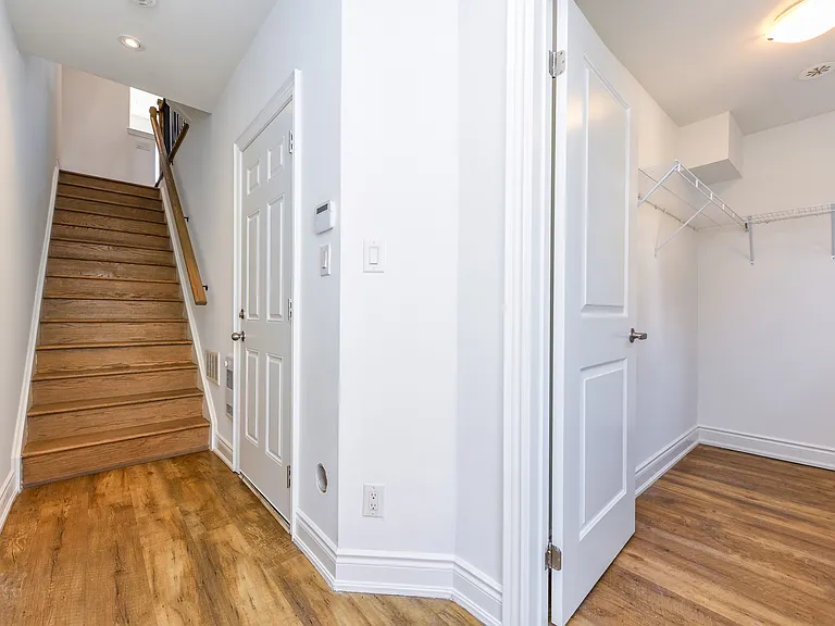 1145 Ossington Ave — Photo 27