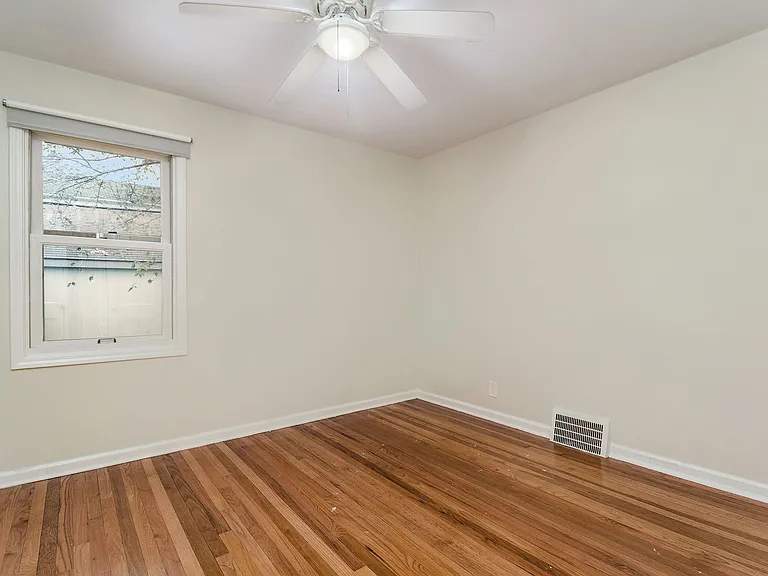 1849 Cambridge Rd — Photo 11