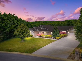 1018 Southwind Cir, Dandridge, TN 37725