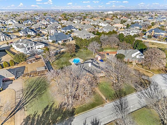 4th image of 1000 Raven Bend Ct