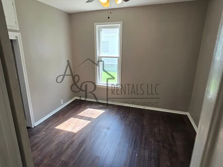717 W Kansas St #1 — Photo 6