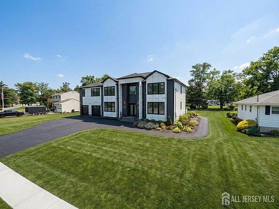 3rd image of 11 Williams Rd