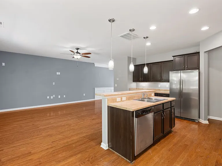 2708 Evanston Ave — Photo 9