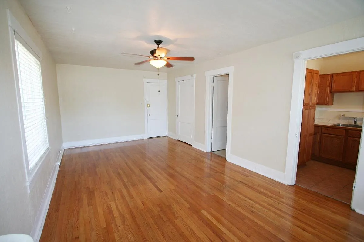 Studio, 425 sqft, $1,095 — Photo 3
