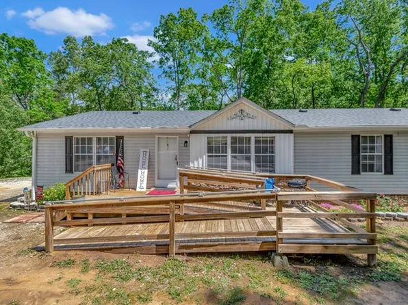 1018 Santee Dr, Walhalla, SC 29691