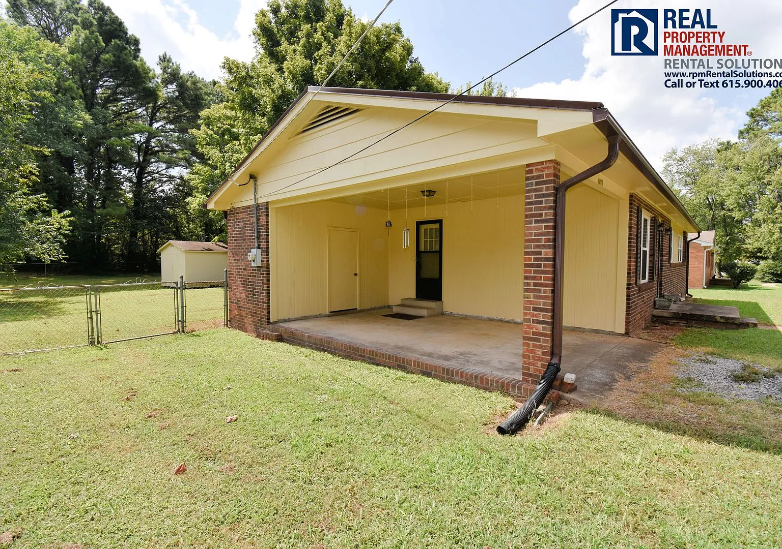 Adorable 3 bd brick home with storage shed! — Photo 4