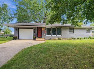 2692 Marion St, Roseville, MN 55113
