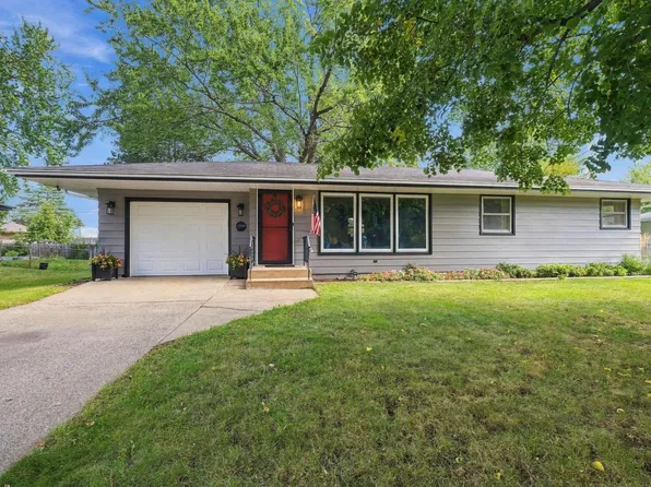 2692 Marion St, Roseville, MN 55113