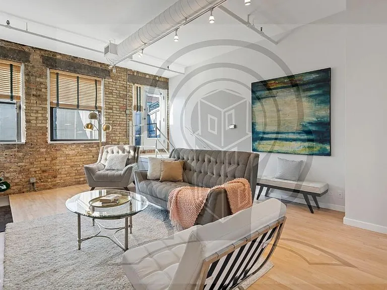 1111 W Cornelia Ave #204 — Photo 4