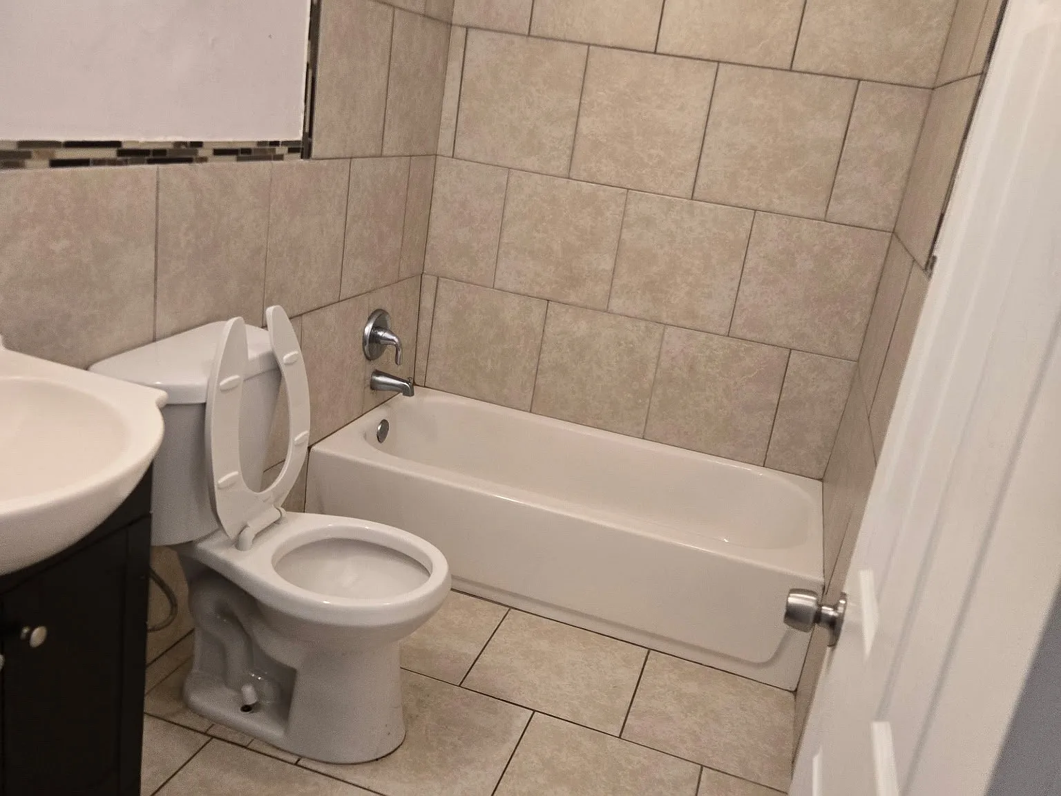 3 bed, 1.5 bath, 938 sqft, $1,800 — Photo 4