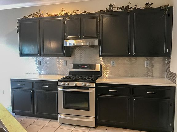 Upgraded kitchen with silestone counter top, stainless stain appliances