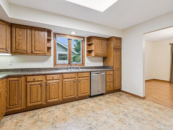 5th image of 1204 SE Mallard Creek Dr