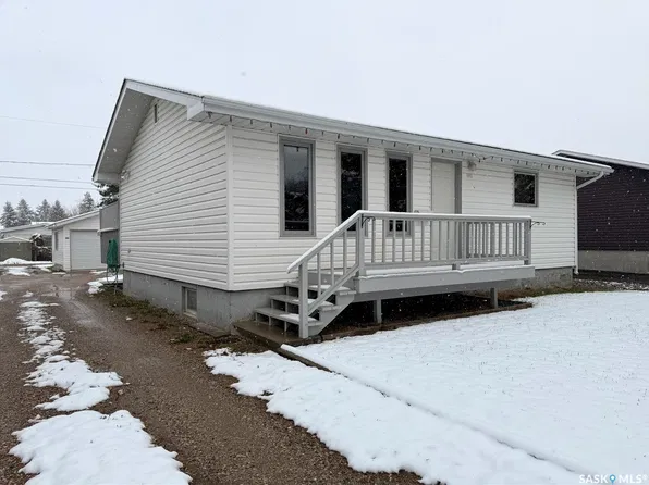 405 Simpson Street, Outlook, SK S0L 2N0