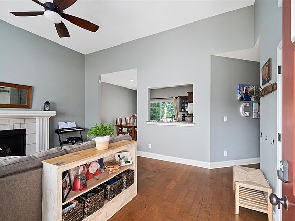 3rd image of 2031 Bandera Dr