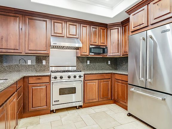 4th image of 12044 Hoffman St #200