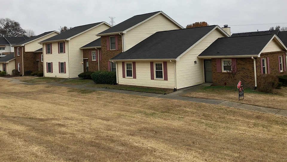 2nd image of 124 Lake Chateau Dr