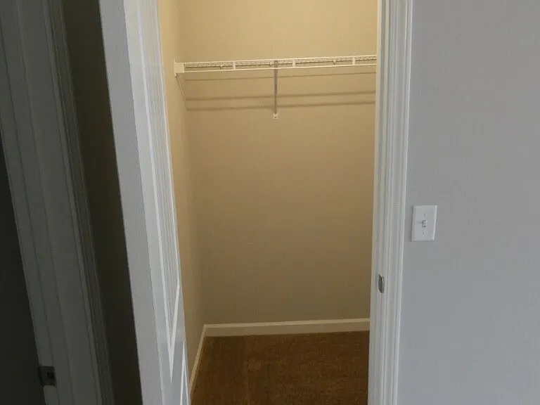 1423 Clydesdale St — Photo 17