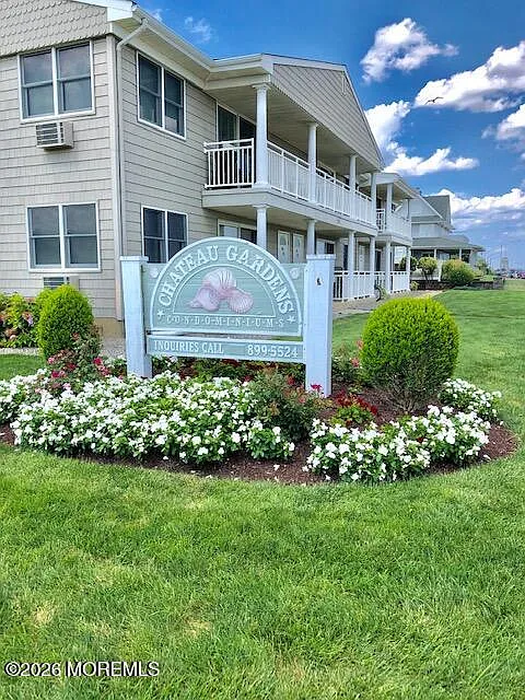 1 bed, 704 sqft, $2,100 — Photo 1