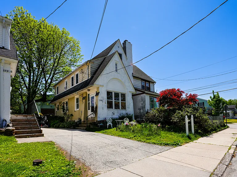 241 Rockingham Rd #3 — Photo 15