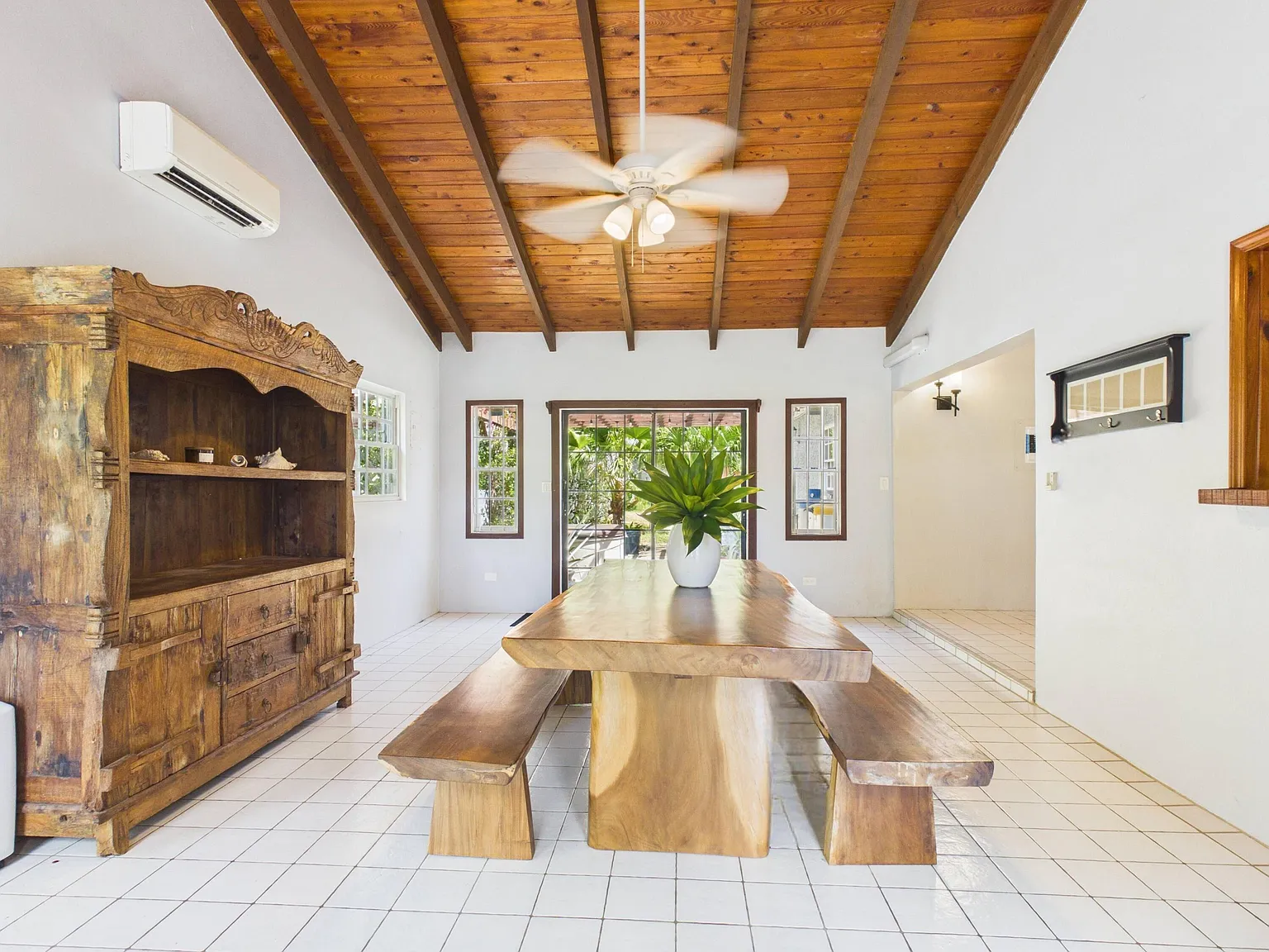 3 bed, $2,400 — Photo 3