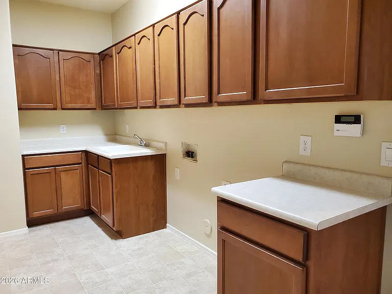 2094 E Oakland St — Photo 7
