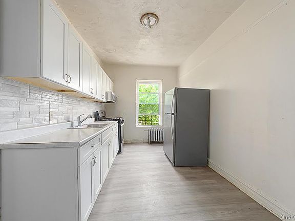3rd image of 612 Hegeman Avenue