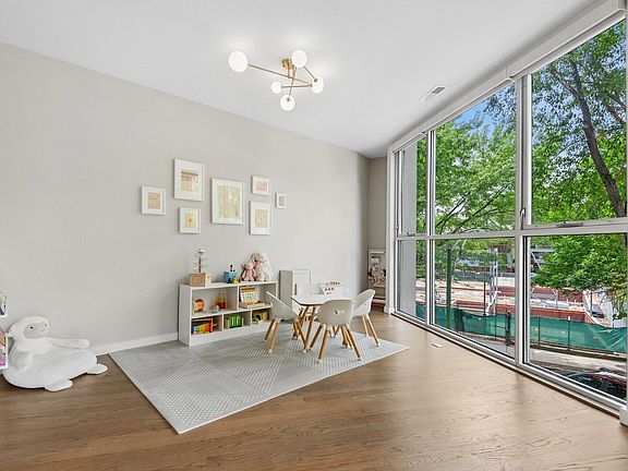 5th image of 1233 N Paulina St #2