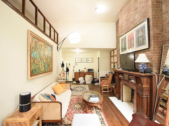 2nd image of 115 W 74th St APT 1B