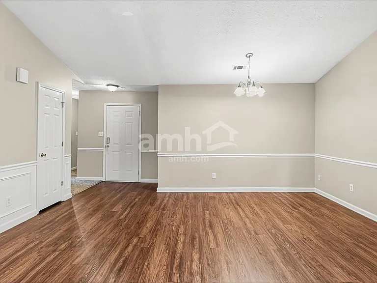 451 Bellingham Dr — Photo 6