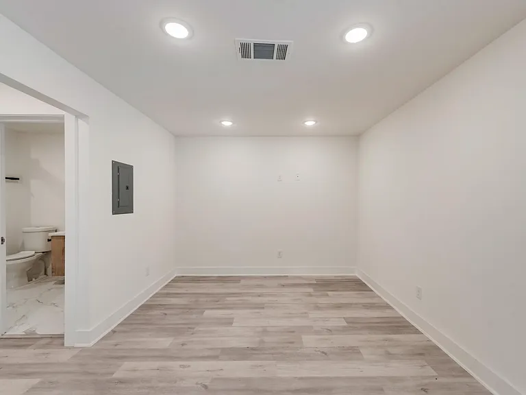 101-4514 Bryan St — Photo 1
