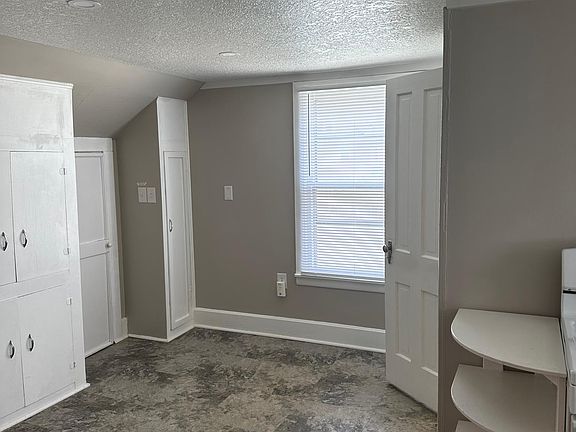Dining Room 10' X 7'