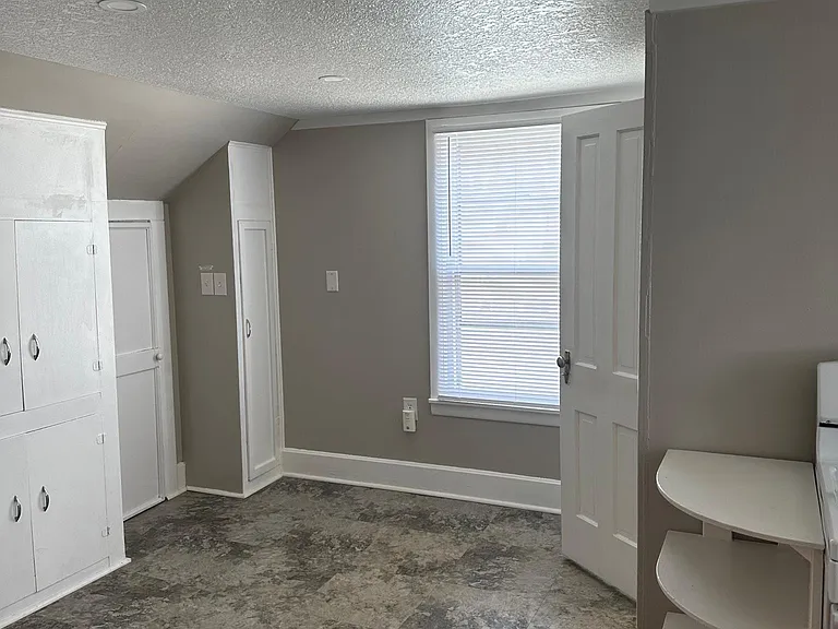Dining Room 10' X 7'