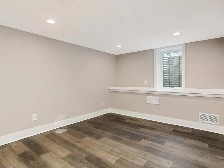 841 24th Ave SE — Photo 11