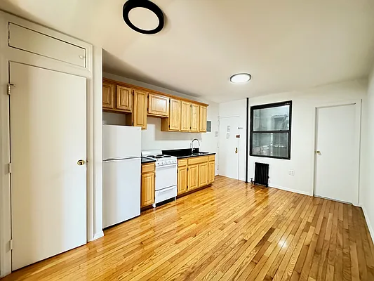 Rented by KNOCKKNOCK LLC | media 15