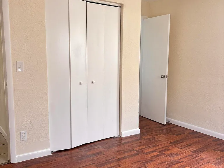 4285 SW 49th St — Photo 9