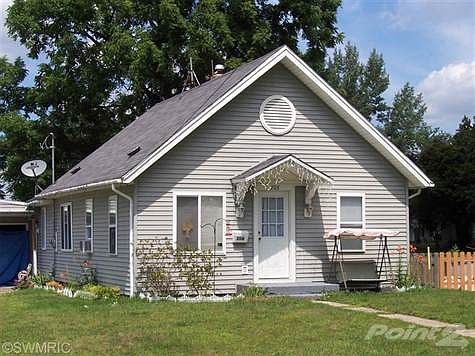 This 2 bedroom 1 bath home has been used as a rental, but would make a very nice starter or retirement home, lot  is good size and the drive-way has plenty of room to park cars. property is currently rented, need 24 hour notice to show