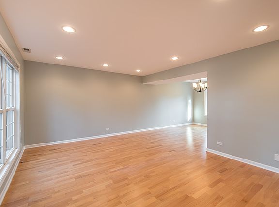 3rd image of 15 W Fullerton Ave