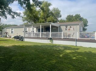 305 Snob Hill Rd, Republican City, NE 68971