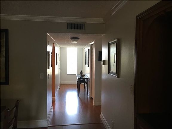 4th image of 327 Lakeview Dr APT 202