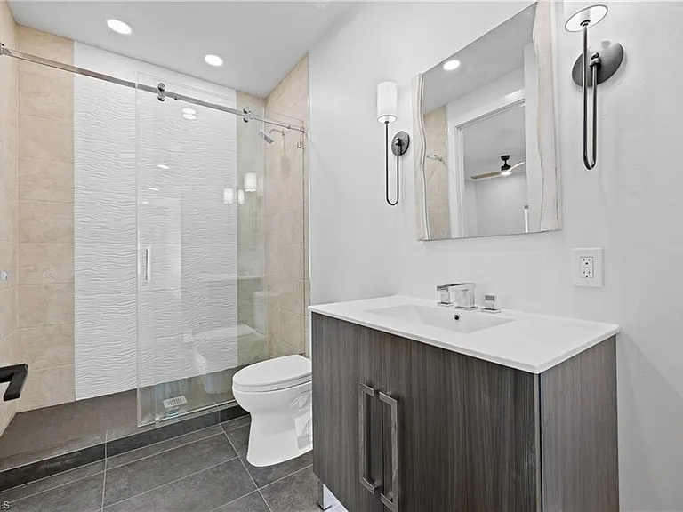 1836 Harbor Ln — Photo 25