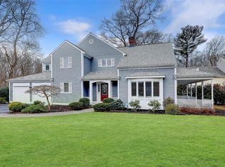 1 Woodhaven Rd, Barrington, RI 02806
