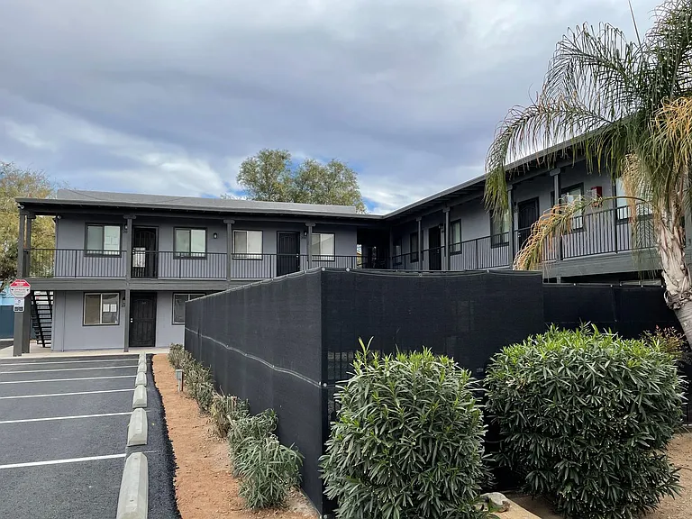 3700 N Fairview Ave — Photo 14
