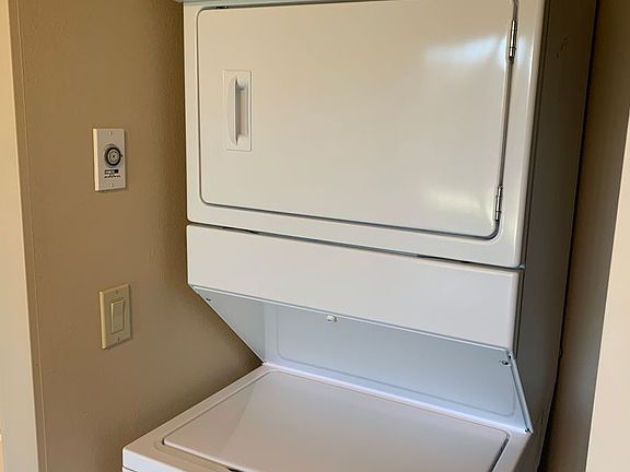 5th image of 10-12 W Pointe Dr #B18ad3120