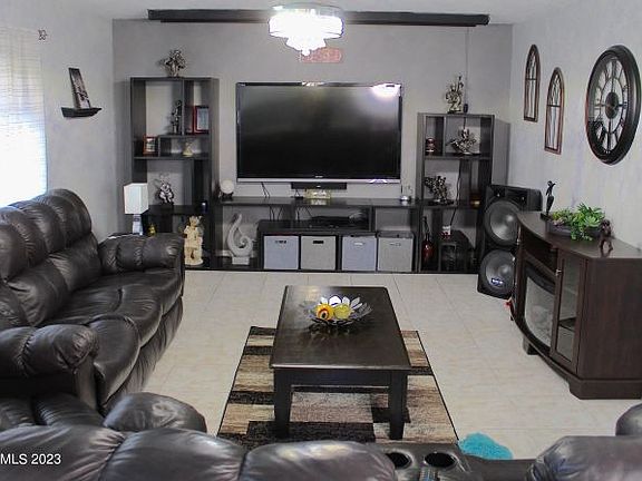 4th image of 653 Bear Ct